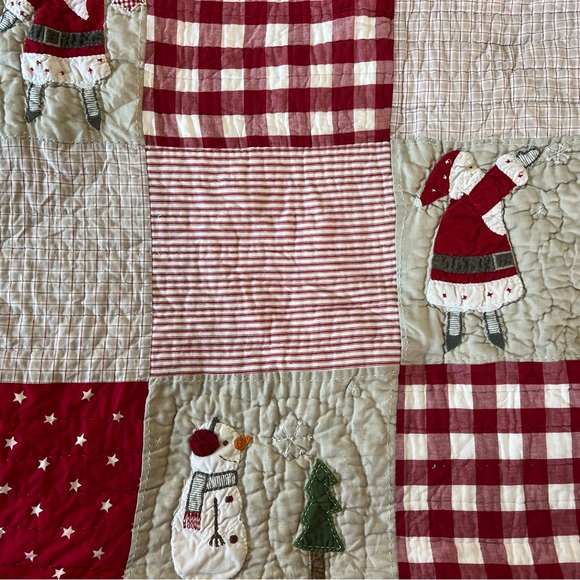 Pottery Barn Kids Heritage Santa Quilt and Pillow Size Twin - Picture 4 of 9